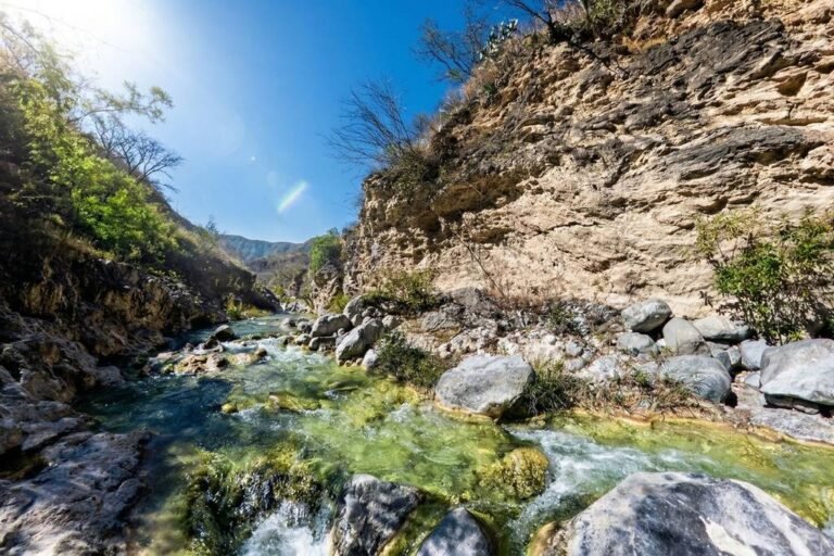 El Pueblo Mágico con un oasis turquesa por $100: descubre estos manantiales cristalinos y refréscate durante Semana Santa