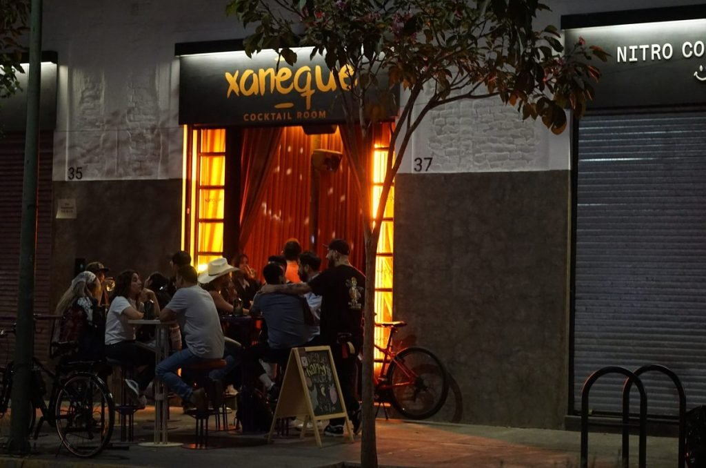 Guía de bares imperdibles en Guadalajara: ¡Arma la ruta!