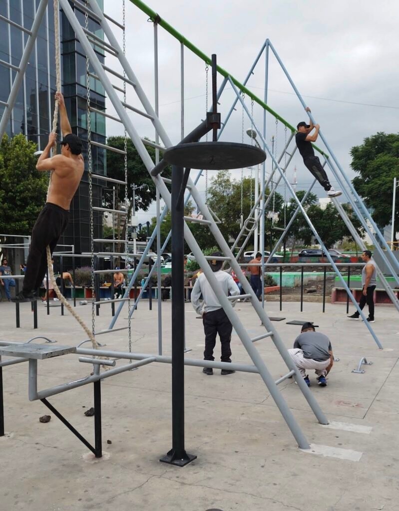 Habrá clases de calistenia en las Barras Insurgentes por $50; cuándo y cómo inscribirse