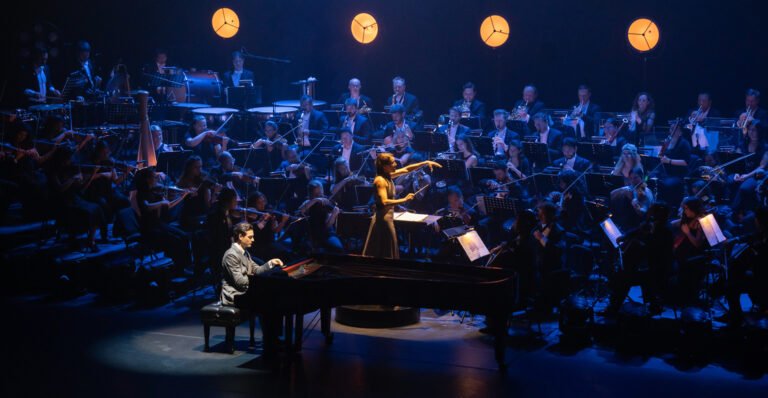 Jazz, orquesta y danza: ‘Gershwin, la vida en azul’ regresa a CDMX con Alondra de la Parra y más de 80 artistas en escena