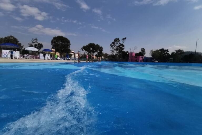 La alberca de olas gratuita de CDMX ya tiene horario para el calor de la primavera: disfruta como si estuvieras en la playa sin salir de la ciudad