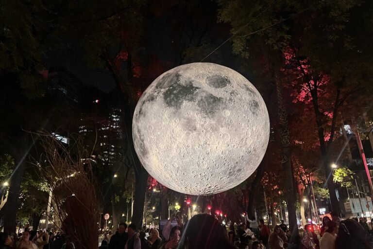 La Luna se quedará en Reforma más días: podrás verla en las vacaciones de Semana Santa
