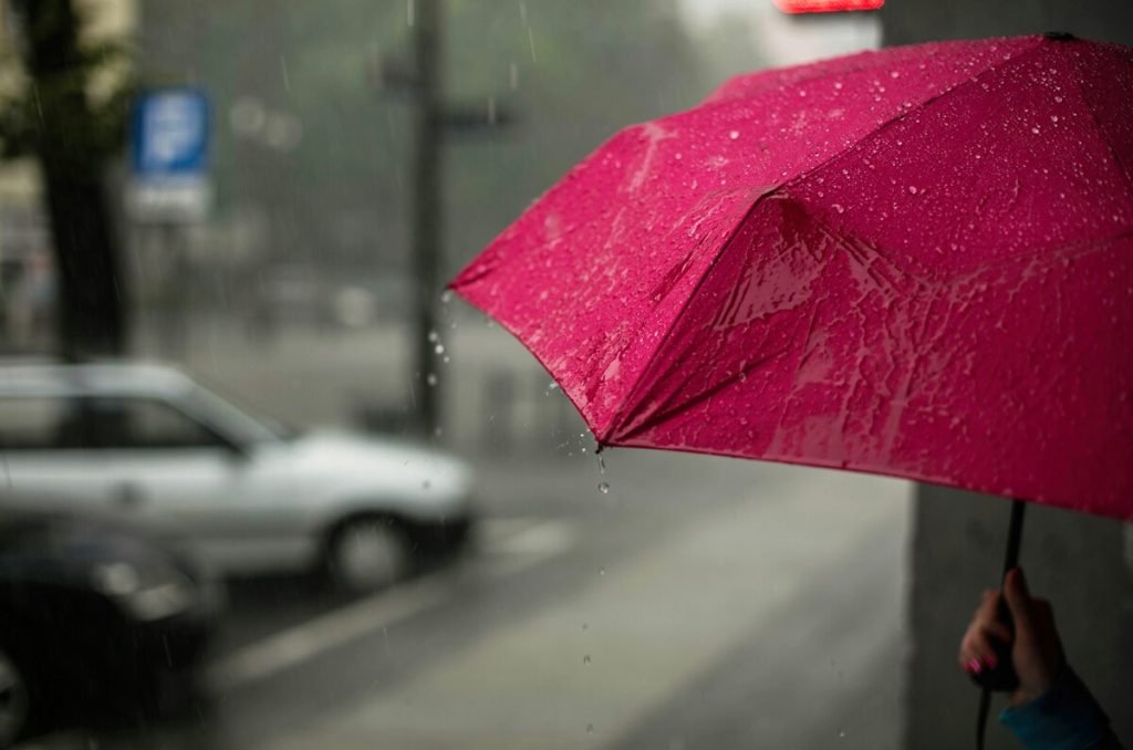 ¡No guardes el paraguas! CDMX tendrá lluvias, granizo y posibles encharcamientos