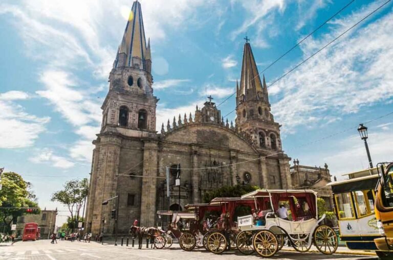 10 lugares que debes visitar en Guadalajara: comida, cultura y bares