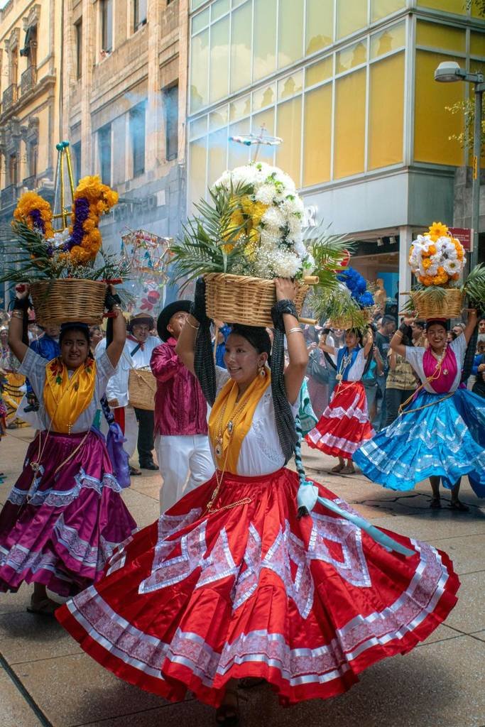 ¡Calenda Triqui en el Centro Histórico de CDMX! Este pueblo de Oaxaca organizó un carnaval con gastronomía y música por un día