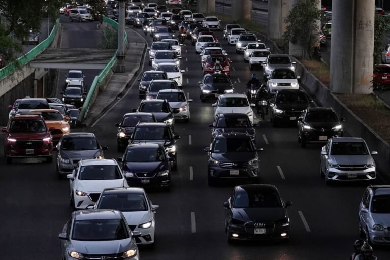 ¿Cuánto cuesta el reemplacamiento 2026 en Edomex? Checa el precio y la multa por no hacerlo