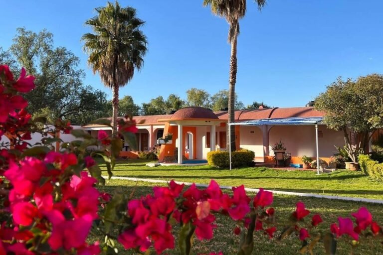 El balneario que tiene pozas privadas de aguas termales: el hospedaje en este paraíso incluye el desayuno y la entrada cuesta $140