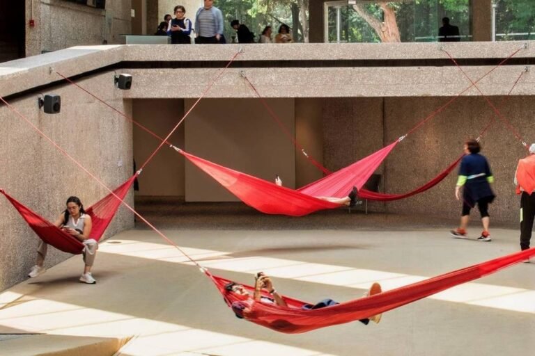 ¿Hamacas en el Museo Tamayo? La exposición donde puedes descansar y escuchar la selva