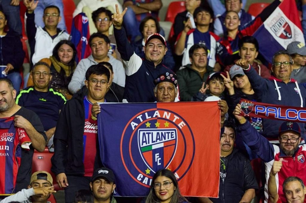 La CDMX se pinta azulgrana: Atlante celebra 110 años con mega caravana