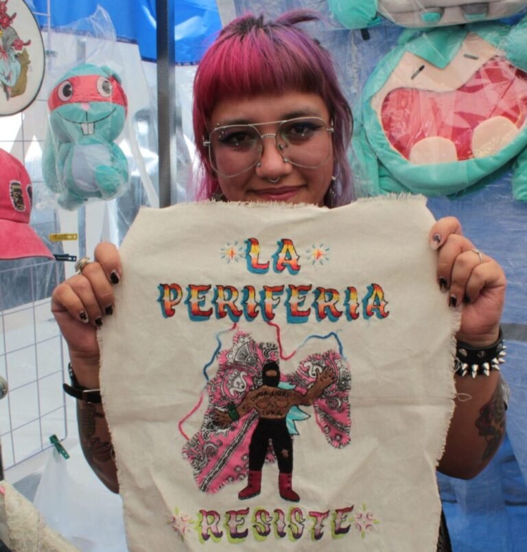 Satania: bordados de anime y cultura pop en el tianguis del Chopo, en CDMX