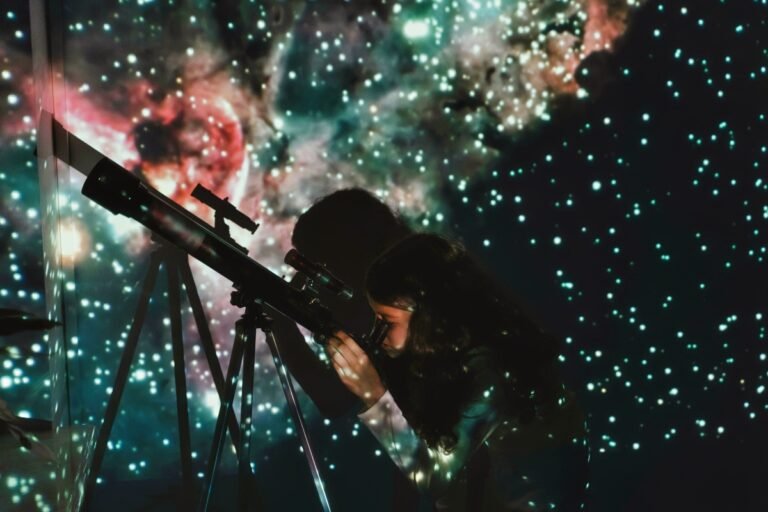 Viaja a la Luna sin salir de CDMX: telescopios en vivo y talleres en el Planetario Luis Enrique Erro